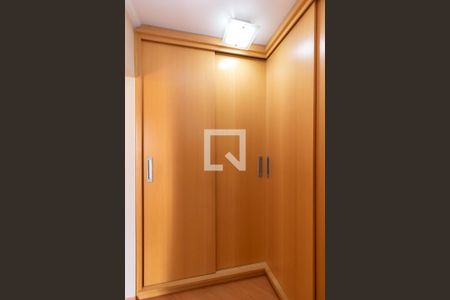 Casa à venda com 150m², 3 quartos e 2 vagasSuíte 1 - Closet