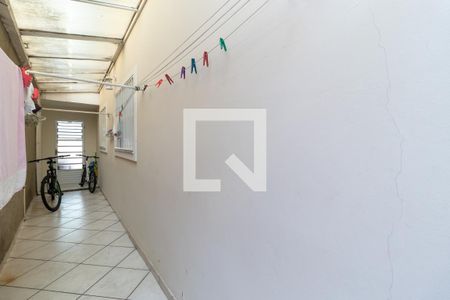 Casa à venda com 150m², 3 quartos e 2 vagasCorredor Lateral