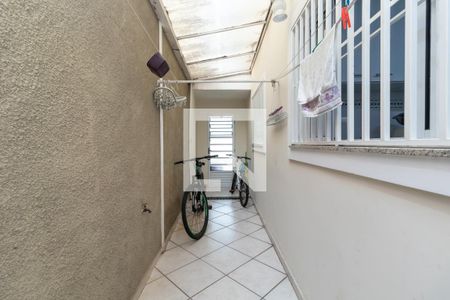 Casa à venda com 150m², 3 quartos e 2 vagasCorredor Lateral