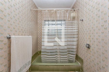 Casa à venda com 232m², 4 quartos e 2 vagas Casa à venda com 232m², 4 quartos e 2 vagasBanheiro