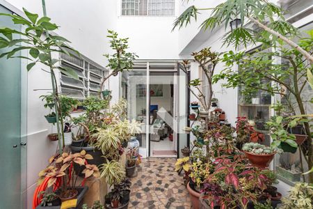 Casa à venda com 232m², 4 quartos e 2 vagas Casa à venda com 232m², 4 quartos e 2 vagasQuintal