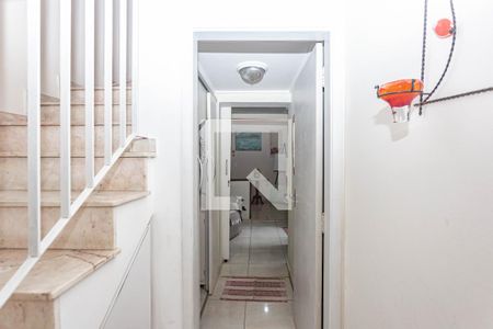 Casa à venda com 232m², 4 quartos e 2 vagas Casa à venda com 232m², 4 quartos e 2 vagasCorredor