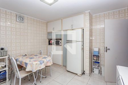 Casa à venda com 232m², 4 quartos e 2 vagas Casa à venda com 232m², 4 quartos e 2 vagasCozinha