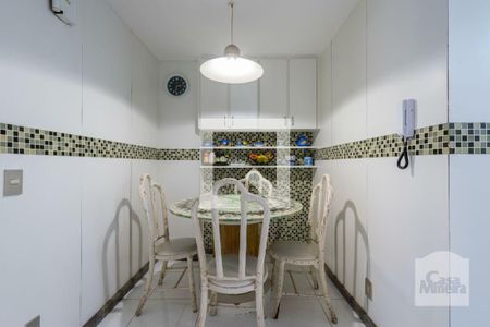 Apartamento à venda com 180m², 4 quartos e 2 vagas Apartamento à venda com 180m², 4 quartos e 2 vagascozinha