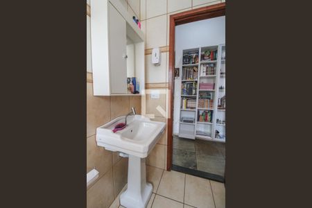 Casa à venda com 230m², 3 quartos e 3 vagas Casa à venda com 230m², 3 quartos e 3 vagasBanheiro social