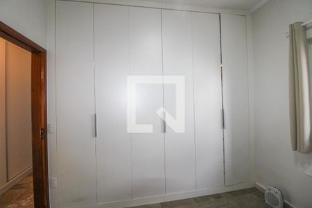 Casa à venda com 230m², 3 quartos e 3 vagas Casa à venda com 230m², 3 quartos e 3 vagasSuíte