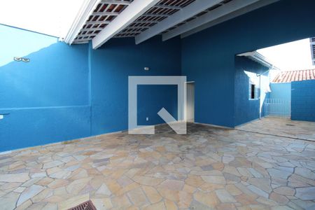 Casa à venda com 230m², 3 quartos e 3 vagas Casa à venda com 230m², 3 quartos e 3 vagasÁrea externa