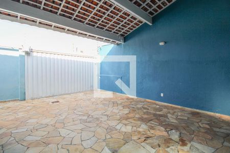 Casa à venda com 230m², 3 quartos e 3 vagas Casa à venda com 230m², 3 quartos e 3 vagasÁrea externa