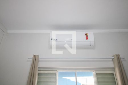 Casa à venda com 230m², 3 quartos e 3 vagas Casa à venda com 230m², 3 quartos e 3 vagasSuíte