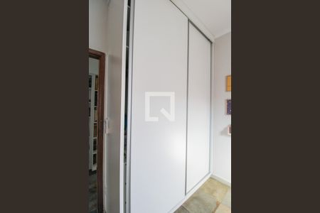 Casa à venda com 230m², 3 quartos e 3 vagas Casa à venda com 230m², 3 quartos e 3 vagasQuarto