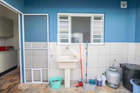 Casa à venda com 230m², 3 quartos e 3 vagas Casa à venda com 230m², 3 quartos e 3 vagaslavanderia