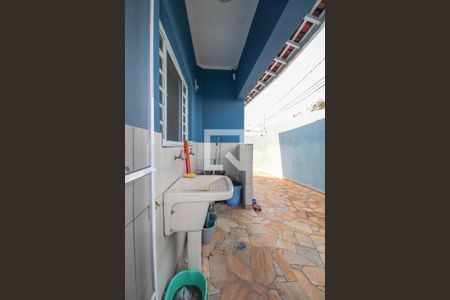 Casa à venda com 230m², 3 quartos e 3 vagas Casa à venda com 230m², 3 quartos e 3 vagaslavanderia