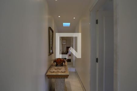 Apartamento à venda com 200m², 4 quartos e 2 vagasCorredor 