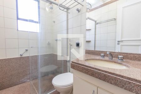 Banheiro de apartamento para alugar com 1 quarto, 45m² em Carmo, Belo Horizonte