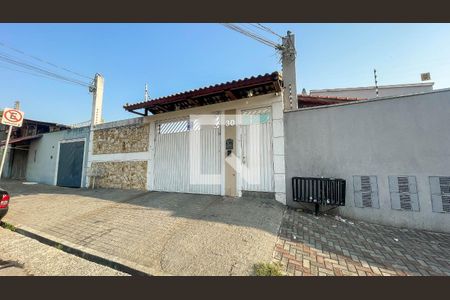 Casa de condomínio à venda com 64m², 2 quartos e 1 vagaFachada