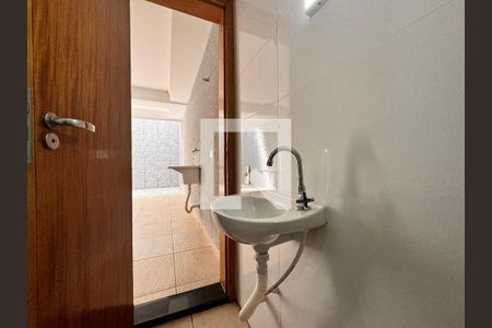 Casa à venda com 150m², 2 quartos e 2 vagas Casa à venda com 150m², 2 quartos e 2 vagasBanheiro 4