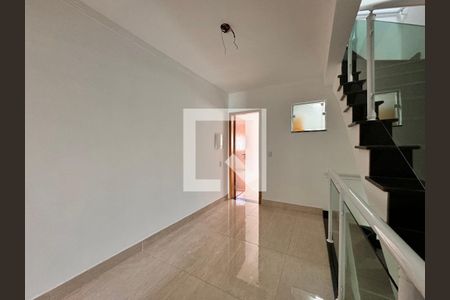 Casa à venda com 150m², 2 quartos e 2 vagas Casa à venda com 150m², 2 quartos e 2 vagasHall entre os quartos