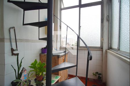 Apartamento à venda com 120m², 2 quartos e 2 vagasEscada para Cobertura