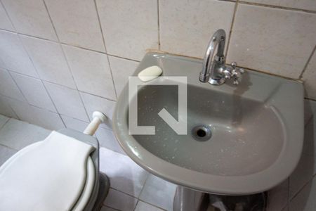 Casa à venda com 120m², 6 quartos e 1 vaga Casa à venda com 120m², 6 quartos e 1 vagaBanheiro 2