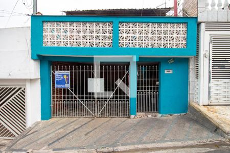 Casa à venda com 120m², 6 quartos e 1 vaga Casa à venda com 120m², 6 quartos e 1 vagaFachada