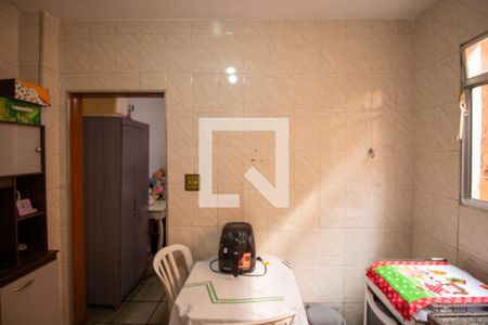 Casa à venda com 120m², 6 quartos e 1 vaga Casa à venda com 120m², 6 quartos e 1 vagaCozinha