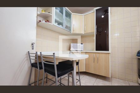 Apartamento à venda com 76m², 2 quartos e 1 vaga Apartamento à venda com 76m², 2 quartos e 1 vagaCozinha e Área de Serviço