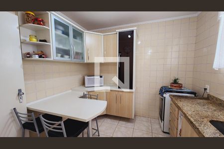Apartamento à venda com 76m², 2 quartos e 1 vaga Apartamento à venda com 76m², 2 quartos e 1 vagaCozinha e Área de Serviço