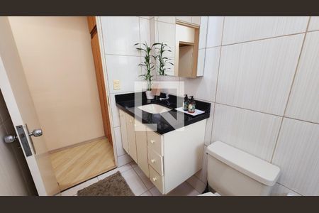 Apartamento à venda com 76m², 2 quartos e 1 vaga Apartamento à venda com 76m², 2 quartos e 1 vagaBanheiro