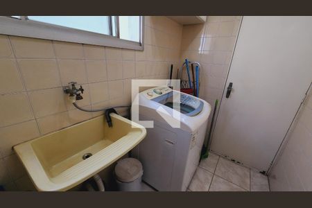 Apartamento à venda com 76m², 2 quartos e 1 vaga Apartamento à venda com 76m², 2 quartos e 1 vagaCozinha e Área de Serviço