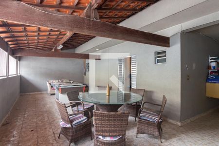 Casa à venda com 250m², 3 quartos e 2 vagas Casa à venda com 250m², 3 quartos e 2 vagasÁrea Externa