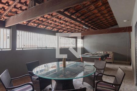 Casa à venda com 250m², 3 quartos e 2 vagas Casa à venda com 250m², 3 quartos e 2 vagasÁrea Externa