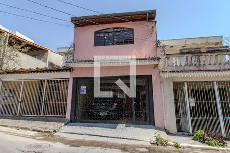 Casa à venda com 123m², 3 quartos e 2 vagas Casa à venda com 123m², 3 quartos e 2 vagasFachada