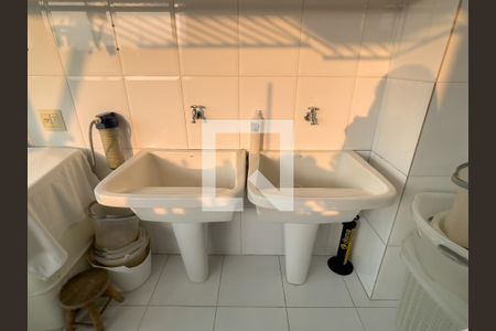 Casa à venda com 203m², 4 quartos e 2 vagas Casa à venda com 203m², 4 quartos e 2 vagasÁrea de Serviço