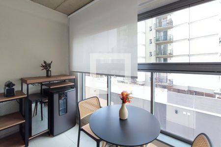 Varanda da Sala de apartamento à venda com 1 quarto, 44m² em Cambuí, Campinas