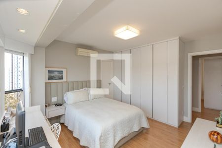 Apartamento à venda com 379m², 4 quartos e 4 vagas Apartamento à venda com 379m², 4 quartos e 4 vagasSuíte 3
