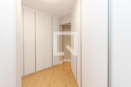 Apartamento à venda com 379m², 4 quartos e 4 vagas Apartamento à venda com 379m², 4 quartos e 4 vagasCloset Suíte 1