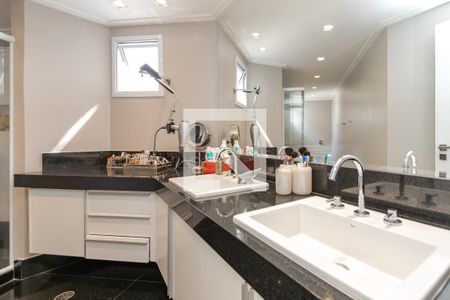Apartamento à venda com 379m², 4 quartos e 4 vagas Apartamento à venda com 379m², 4 quartos e 4 vagasBanheiro Suíte 1
