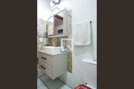 Apartamento à venda com 71m², 2 quartos e 2 vagasBanheiro da suíte