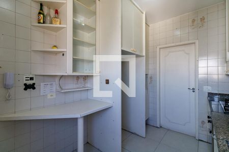 Apartamento à venda com 242m², 4 quartos e 4 vagas Apartamento à venda com 242m², 4 quartos e 4 vagasCozinha