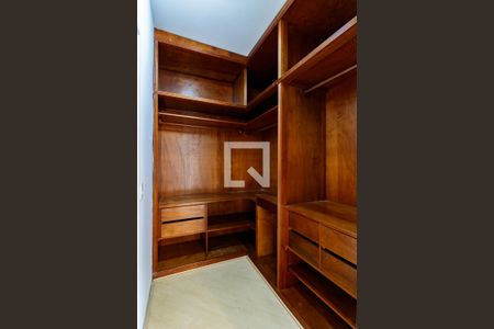 Apartamento à venda com 242m², 4 quartos e 4 vagas Apartamento à venda com 242m², 4 quartos e 4 vagasSuíte 3