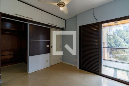 Apartamento à venda com 242m², 4 quartos e 4 vagas Apartamento à venda com 242m², 4 quartos e 4 vagasSuíte 3