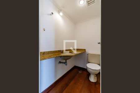 Apartamento à venda com 242m², 4 quartos e 4 vagas Apartamento à venda com 242m², 4 quartos e 4 vagasLavabo