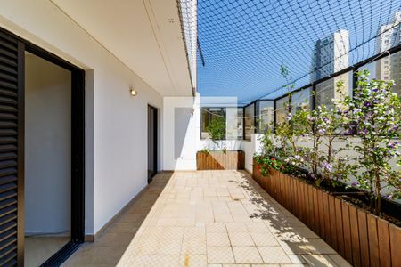 Apartamento à venda com 242m², 4 quartos e 4 vagas Apartamento à venda com 242m², 4 quartos e 4 vagasCobertura