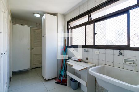 Apartamento à venda com 242m², 4 quartos e 4 vagas Apartamento à venda com 242m², 4 quartos e 4 vagasÁrea de Serviço