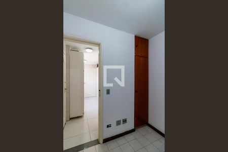 Apartamento à venda com 242m², 4 quartos e 4 vagas Apartamento à venda com 242m², 4 quartos e 4 vagasÁrea de Serviço