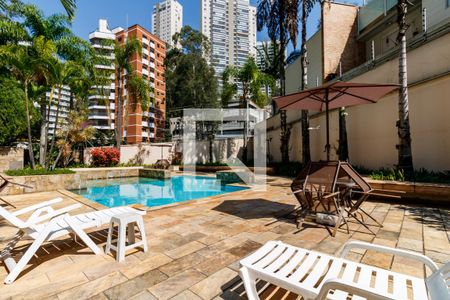 Apartamento à venda com 242m², 4 quartos e 4 vagas Apartamento à venda com 242m², 4 quartos e 4 vagasÁrea comum - Piscina