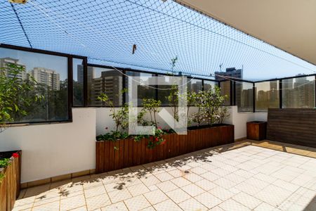 Apartamento à venda com 242m², 4 quartos e 4 vagas Apartamento à venda com 242m², 4 quartos e 4 vagasCobertura