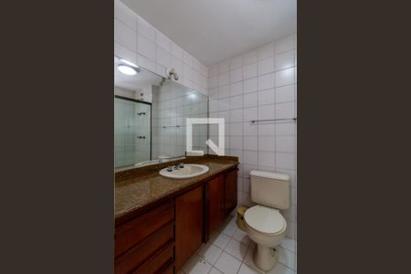 Apartamento à venda com 242m², 4 quartos e 4 vagas Apartamento à venda com 242m², 4 quartos e 4 vagasBanheiro da Suíte 2