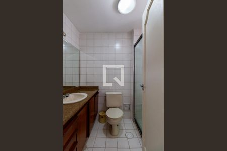 Apartamento à venda com 242m², 4 quartos e 4 vagas Apartamento à venda com 242m², 4 quartos e 4 vagasBanheiro da Suíte 2
