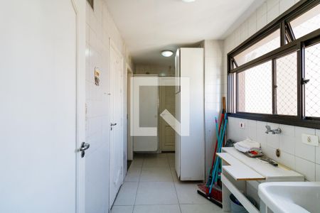 Apartamento à venda com 242m², 4 quartos e 4 vagas Apartamento à venda com 242m², 4 quartos e 4 vagasÁrea de Serviço